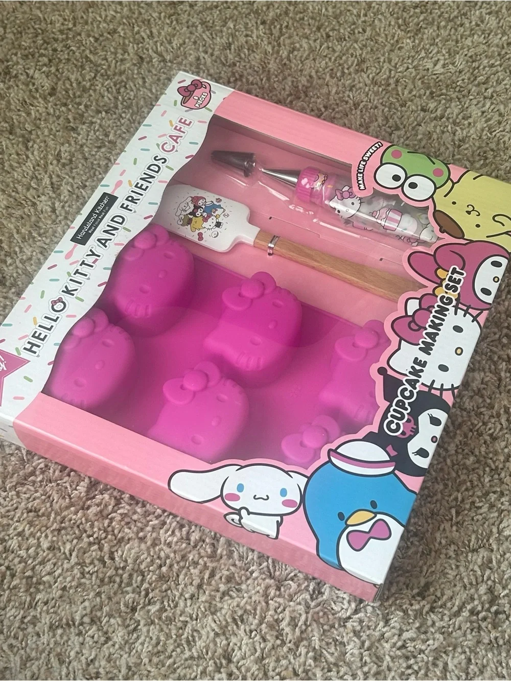 NWT ✨ Hello Kitty & Friends Pink Silicone Cupcake Baking Set
